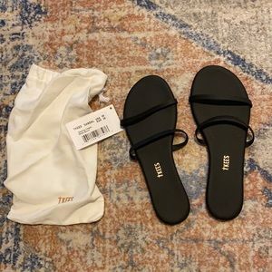 Tkees flip flops never worn